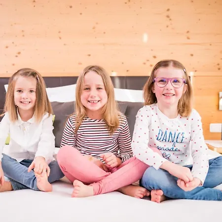 Tillga Glueck - 4 Stars Hotel Obertilliach