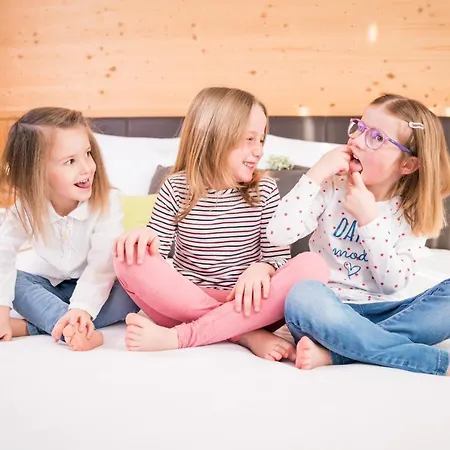 Отель Tillga Glueck - 4 Stars Обертиллиах