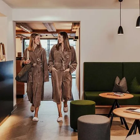 Tillga Glueck - 4 Stars 4* Obertilliach
