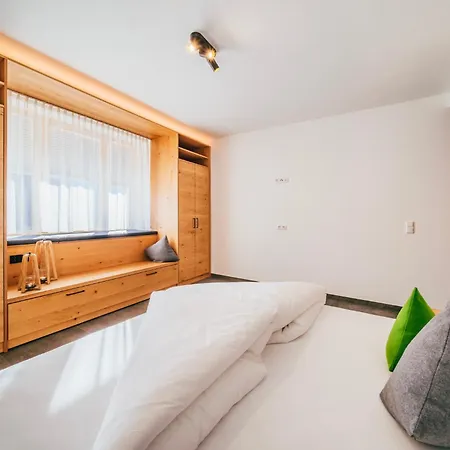 Tillga Glueck - 4 Stars Szálloda Obertilliach