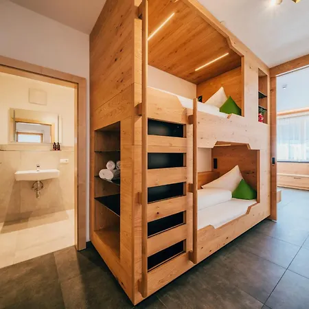 Tillga Glueck - 4 Stars Obertilliach