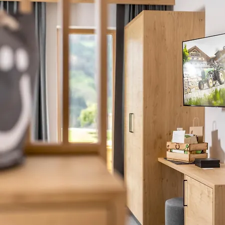 Tillga Glueck - 4 Stars Hotel Obertilliach