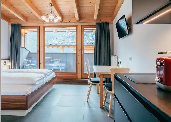 Tillga Glueck - 4 Stars Hotel Obertilliach