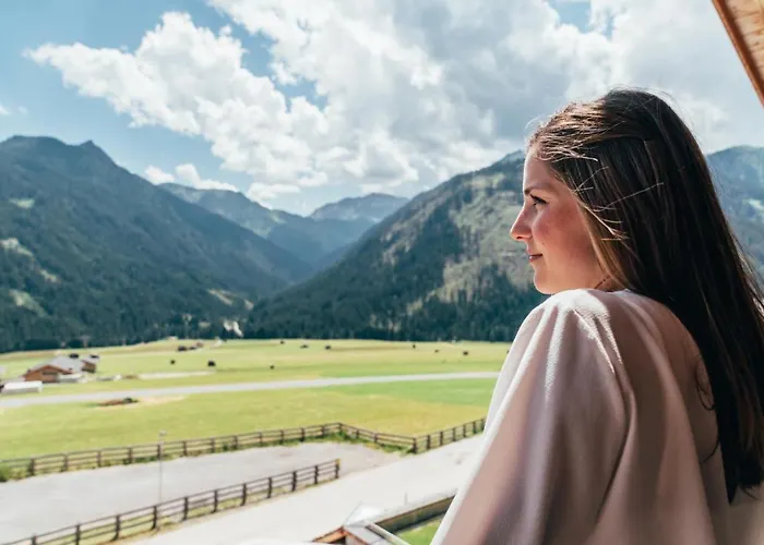 Tillga Glueck - 4 Stars Hotel Obertilliach