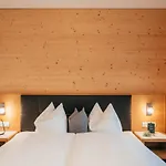 Hotel Tillga Glueck - 4 Stars Obertilliach
